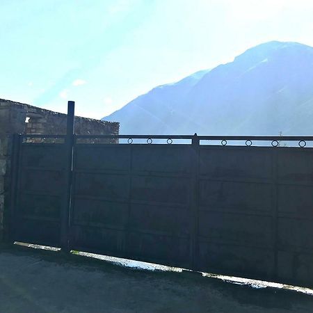 Piligrim Kazbegi Hotell Eksteriør bilde