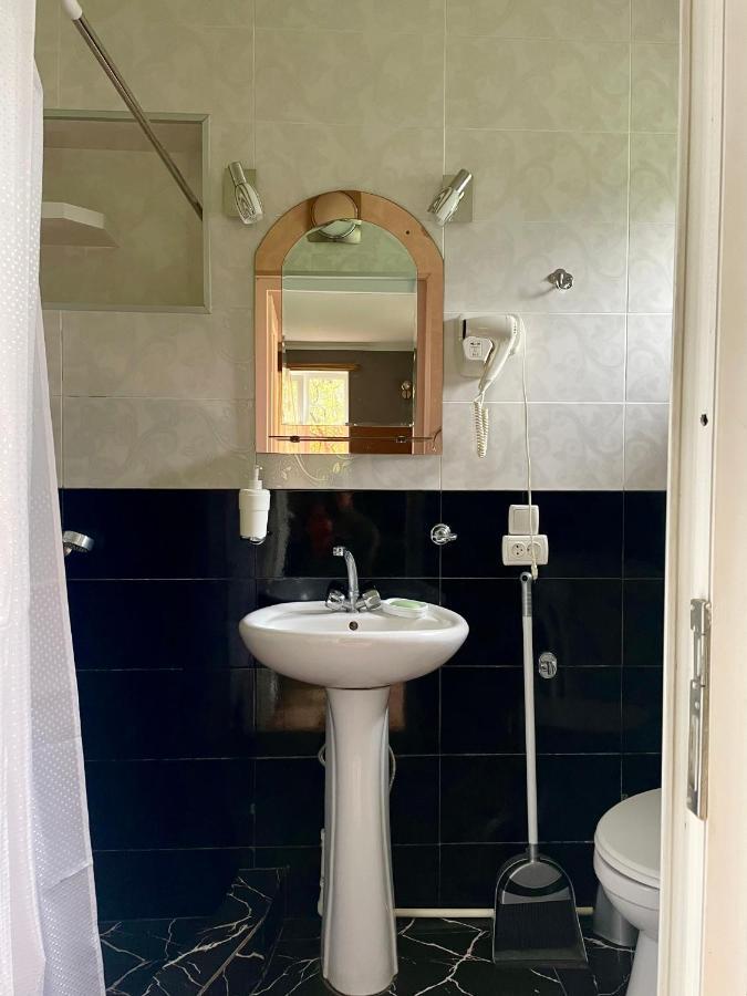 Piligrim Kazbegi Hotell Eksteriør bilde