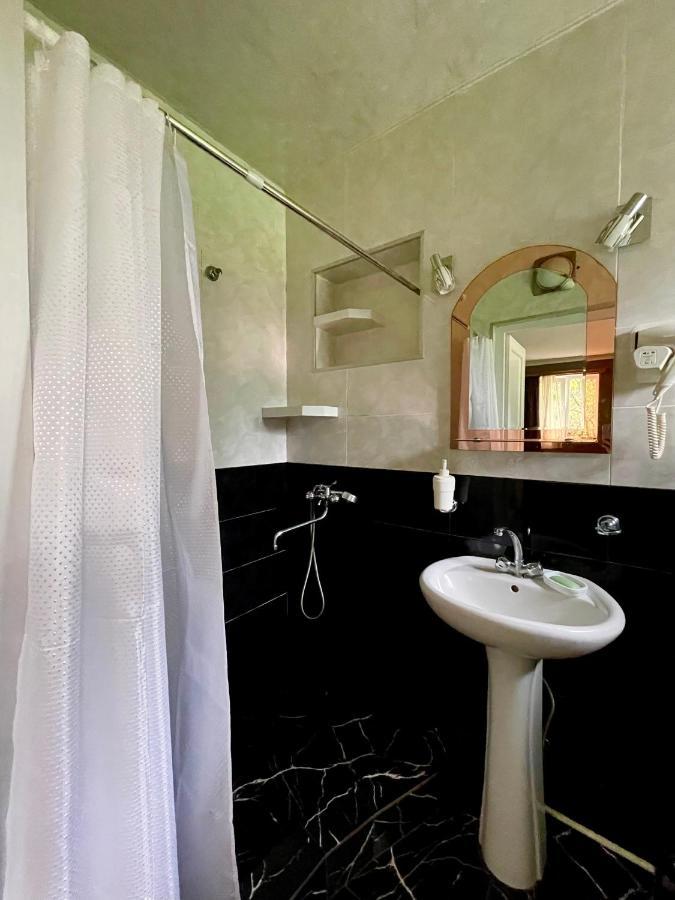 Piligrim Kazbegi Hotell Eksteriør bilde