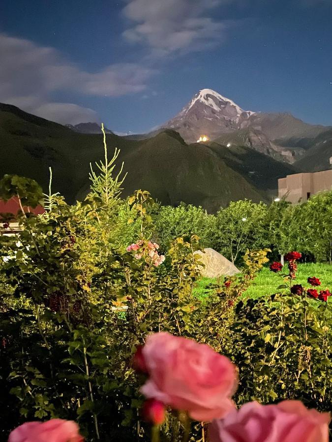 Piligrim Kazbegi Hotell Eksteriør bilde