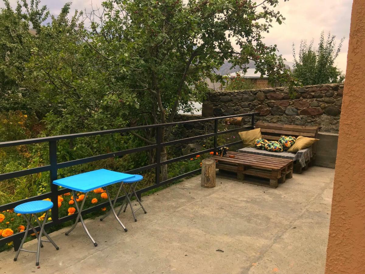 Piligrim Kazbegi Hotell Eksteriør bilde